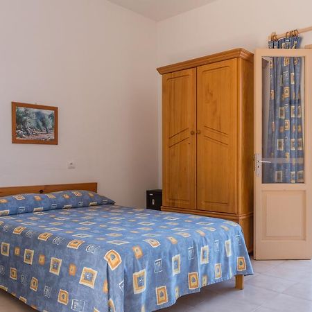 Hostal Mayans Es Pujols Buitenkant foto