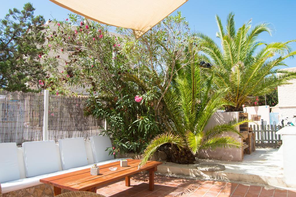 Hostal Mayans Es Pujols Buitenkant foto