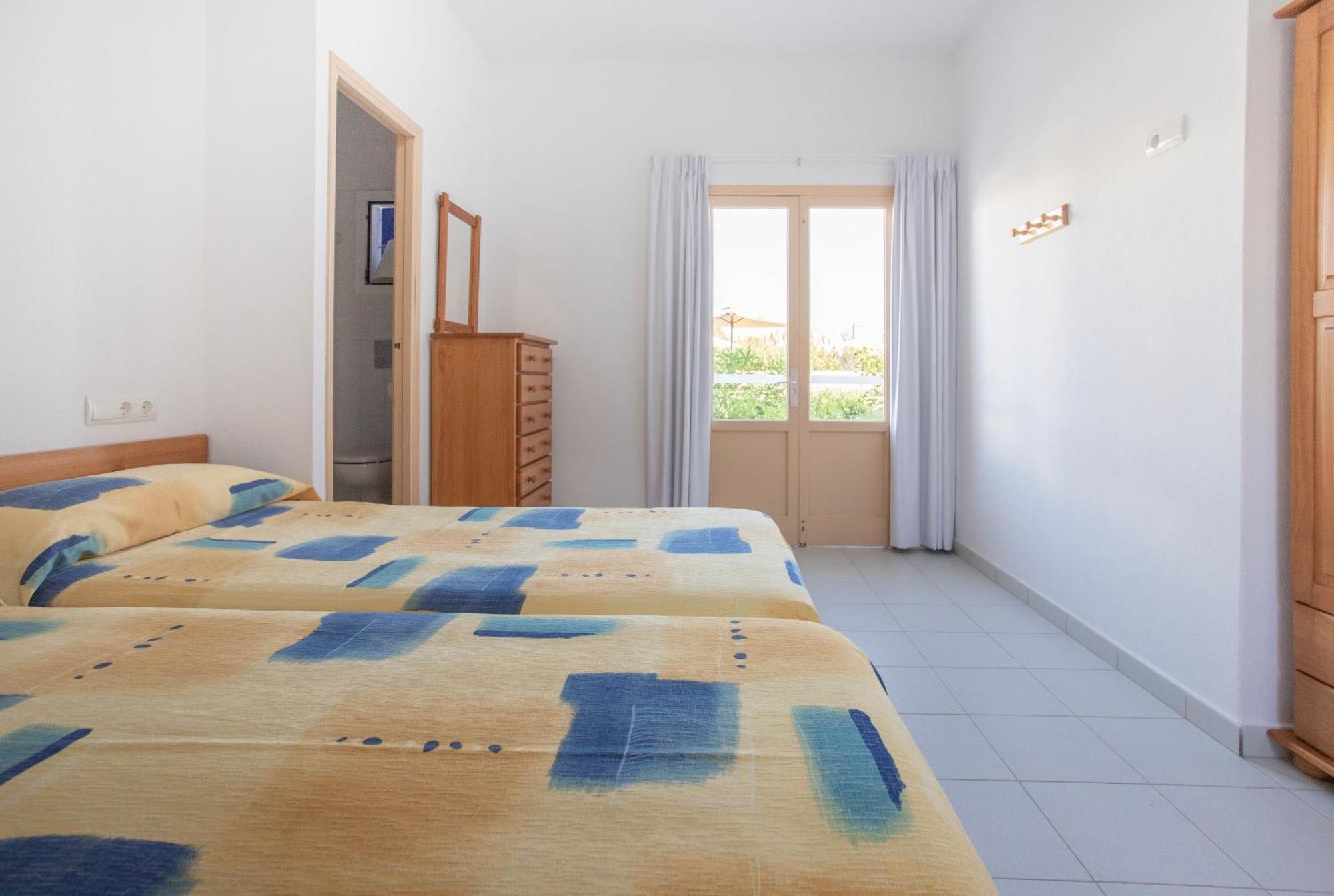 Hostal Mayans Es Pujols Buitenkant foto