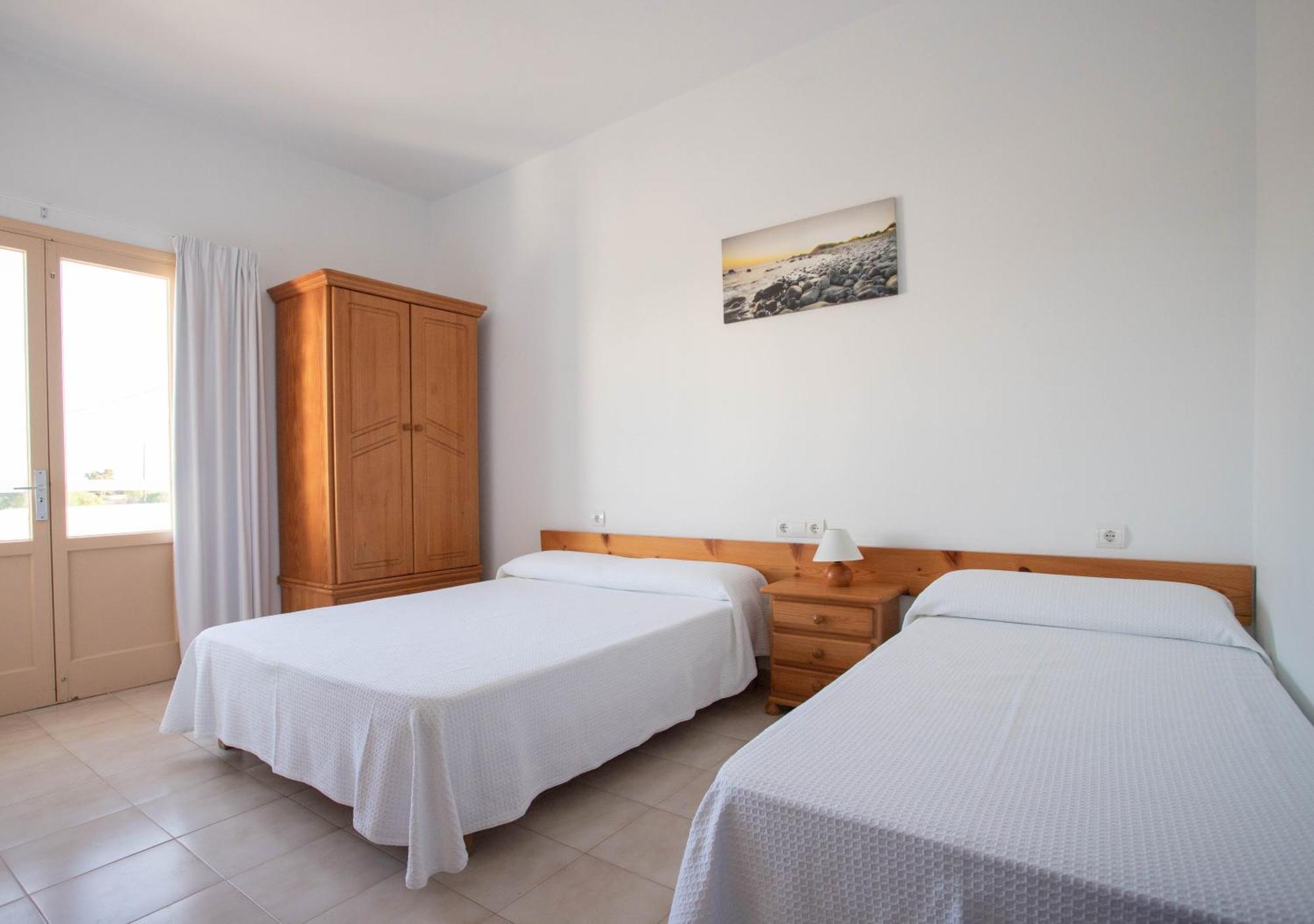 Hostal Mayans Es Pujols Buitenkant foto