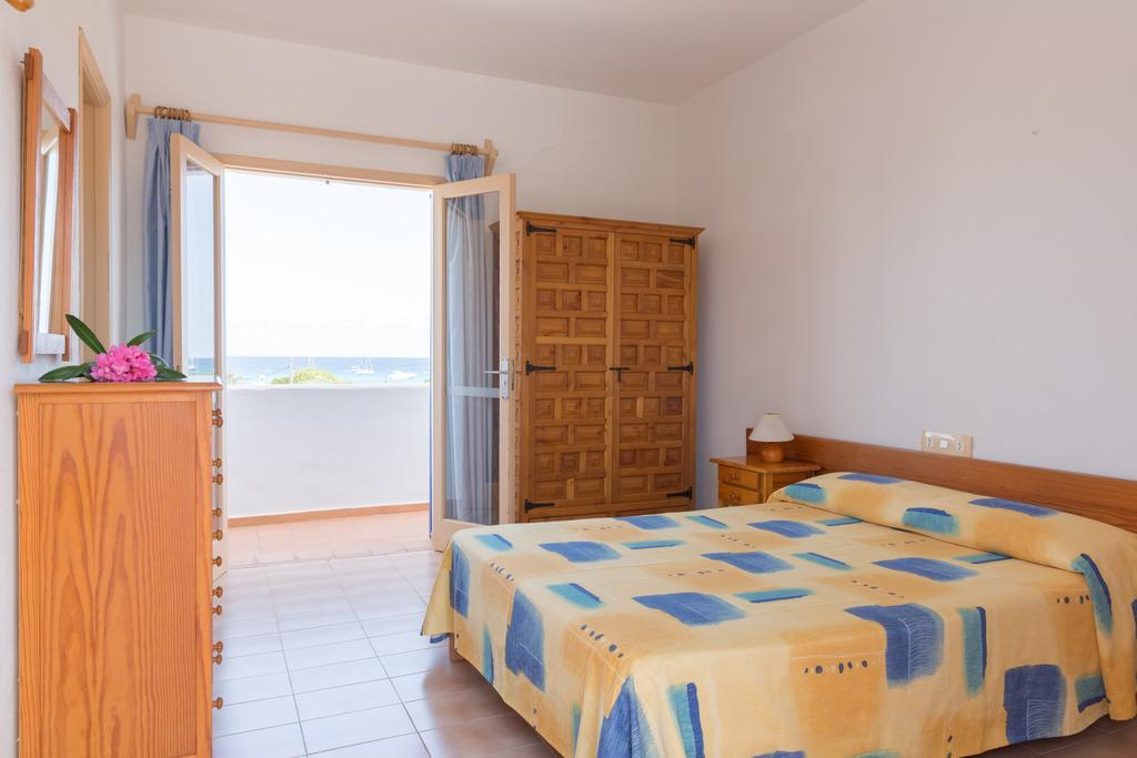 Hostal Mayans Es Pujols Buitenkant foto