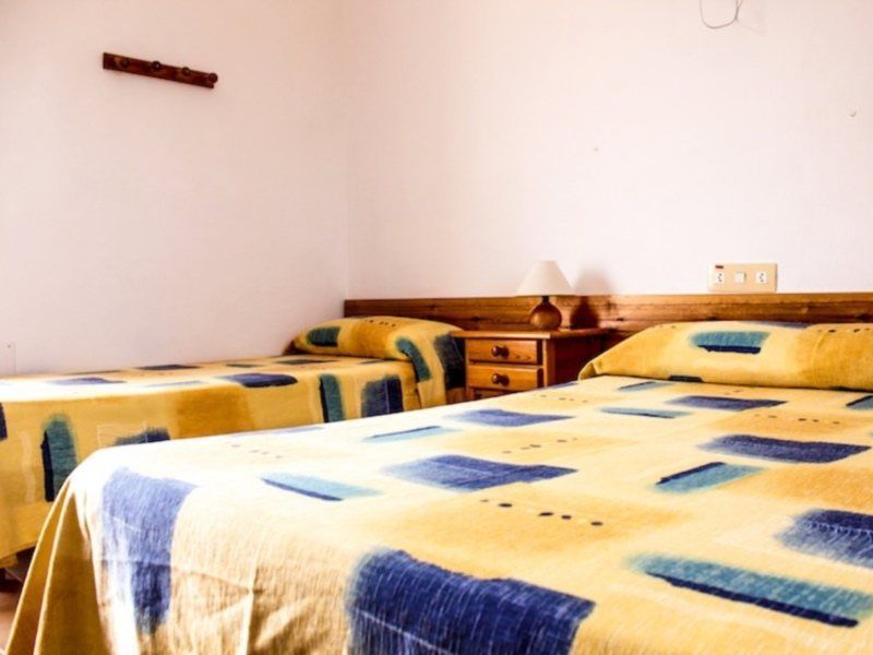 Hostal Mayans Es Pujols Buitenkant foto