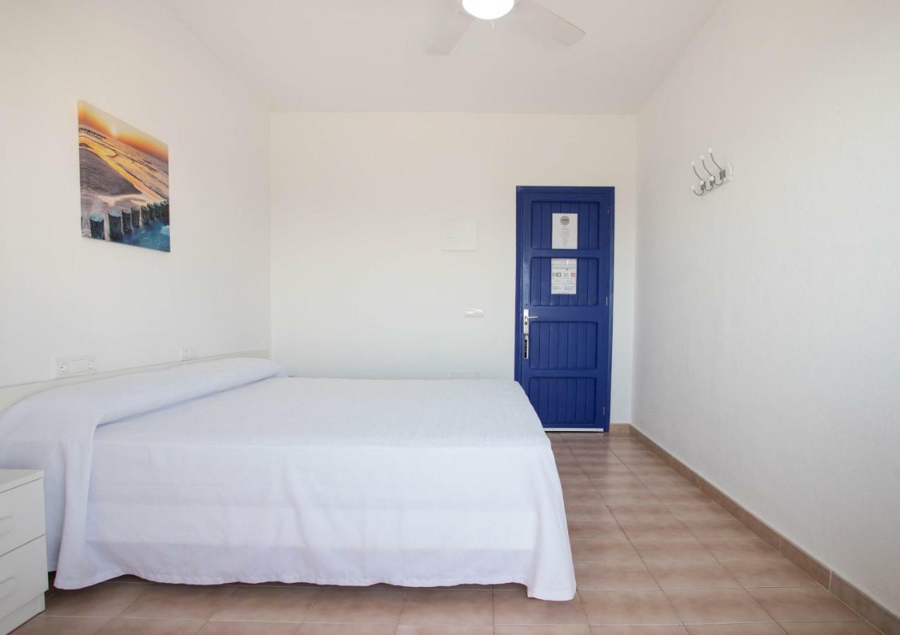 Hostal Mayans Es Pujols Buitenkant foto